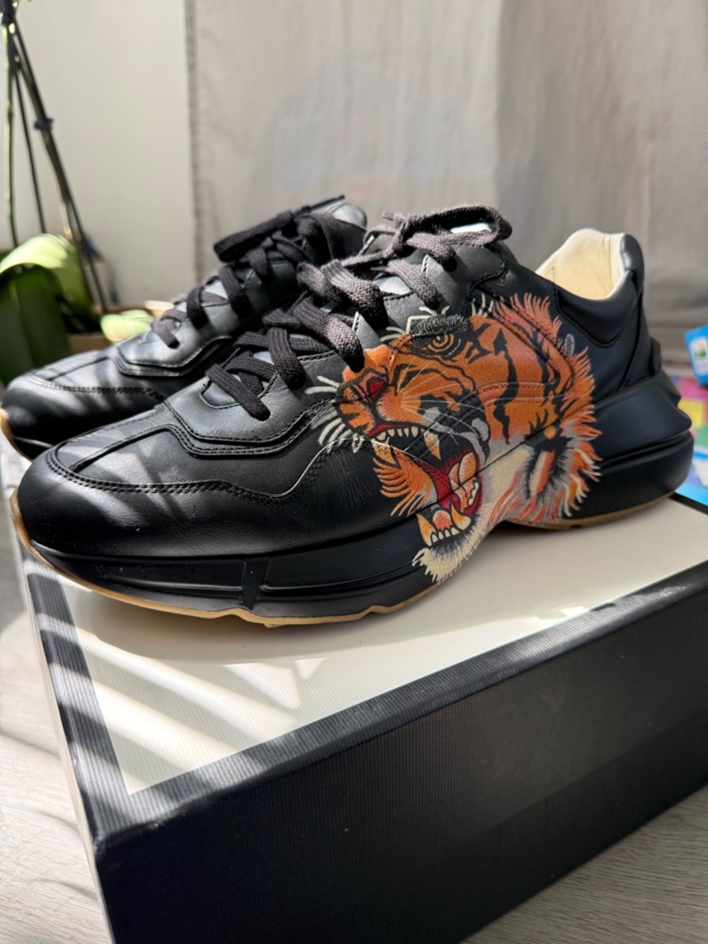 GUCCI MENS LEATHER SNEAKERS SIZE 9